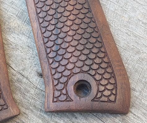 wood grips with u-style checkering